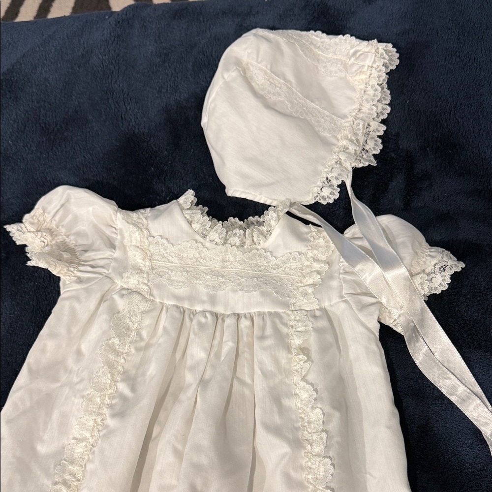 Vintage Elegant White Lace Kids Dress with Bonnet - Picture 6 of 10